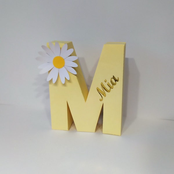 Plaque nominative personnalisée pour chambre de bébé en papier cartonné avec fleur de marguerite