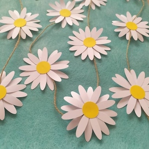 Daisy paper garland, spring garland, spring wall decoration, daisy wedding decoration, groovy party decor, flower garland, summer garland