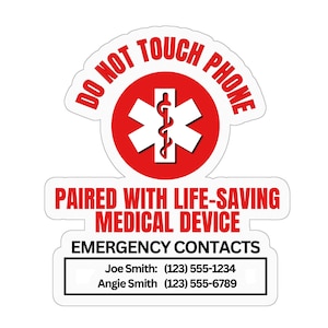Op de afbeelding: Een witte sticker met rode tekst en afbeeldingen. De bovenkant van de sticker leest "DO NOT TOUCH PHONE" in een gebogen banner. Daaronder bevindt zich een rode cirkel met een wit medisch symbool. De tekst "PAIRED WITH LIFE-SAVING MEDICAL DEVICE" staat eronder.