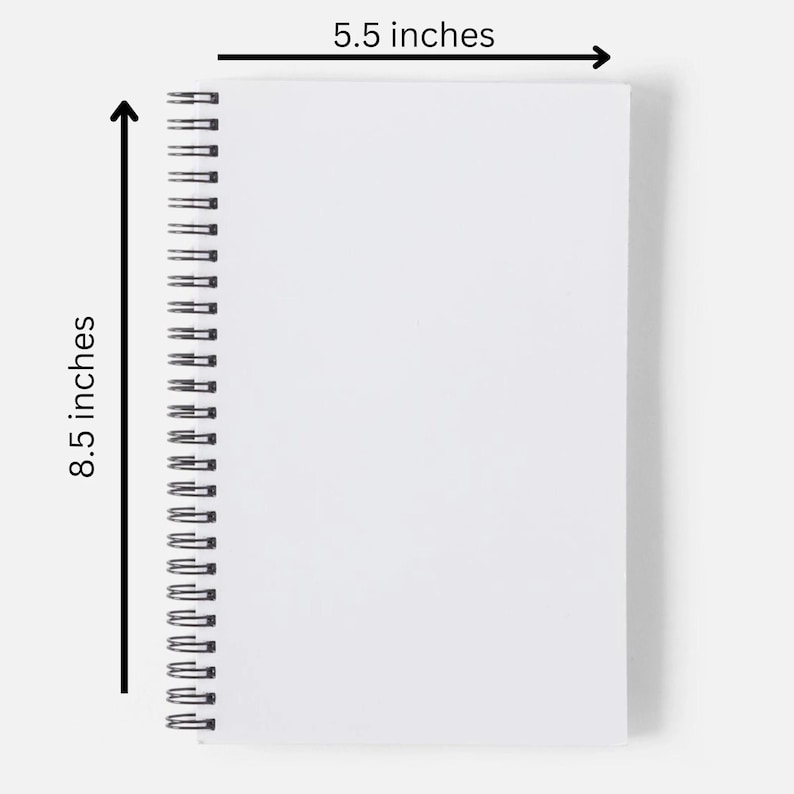 Peut inclure: Un carnet &agrave; spirales blanc avec une couverture vierge. Le carnet mesure 21,6 cm sur 14 cm.
