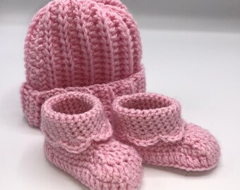 Crochet Beanie and shoes-Newborn