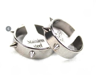 Anillo con púas de acero inoxidable
