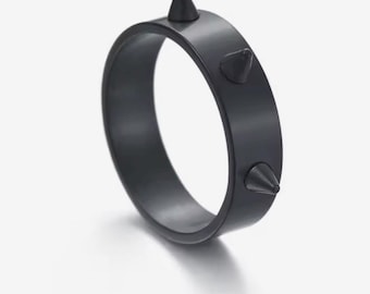 Anillo de acero inoxidable con punta negra