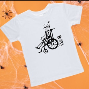 Besoins spéciaux Halloween SVG - Conception de squelette en fauteuil roulant pour T-shirts, tasses, sacs fourre-tout
