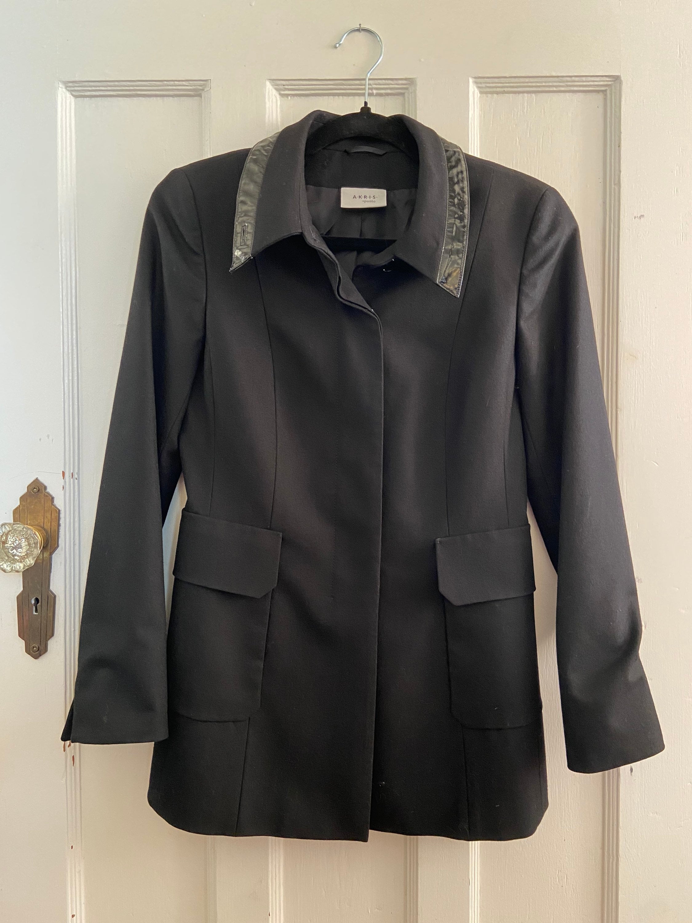 Akris, AKRIS PUNTO Black Wool Jacket Patent Collar Detail US6/38FR Made in Switzerland