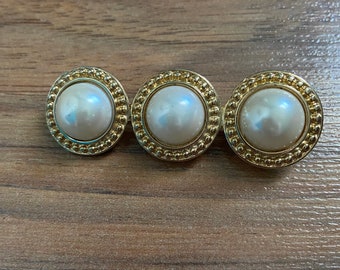 Vintage Gold Tone Faux Triple Pearl Brooch