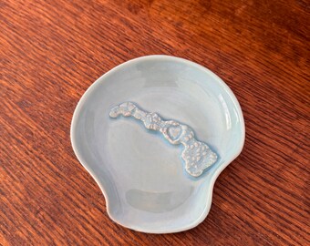 Hawaii Spoon Rest: Handmade, hand glazed. Microwave and dishwasher safe. Teal blue glaze over white stoneware clay.   Artist signed