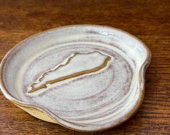 Kentucky Spoon Rest: Handmade, hand glazed. Microwave and dishwasher safe. White/brown glaze over brown clay.