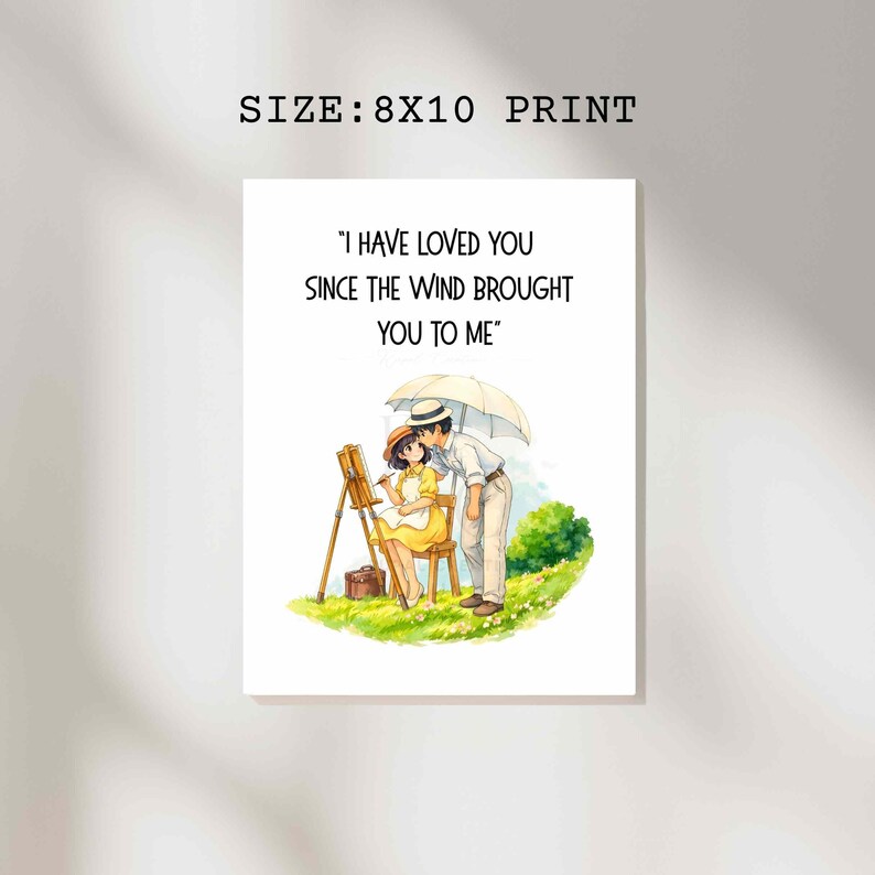 Może przedstawiać: Wydruk 20 x 25 cm z ilustracją pary pod parasolem. Kobieta maluje, a mężczyzna pochyla się, by ją pocałować. Wydruk zawiera tekst: "I HAVE LOVED YOU SINCE THE WIND BROUGHT YOU TO ME."