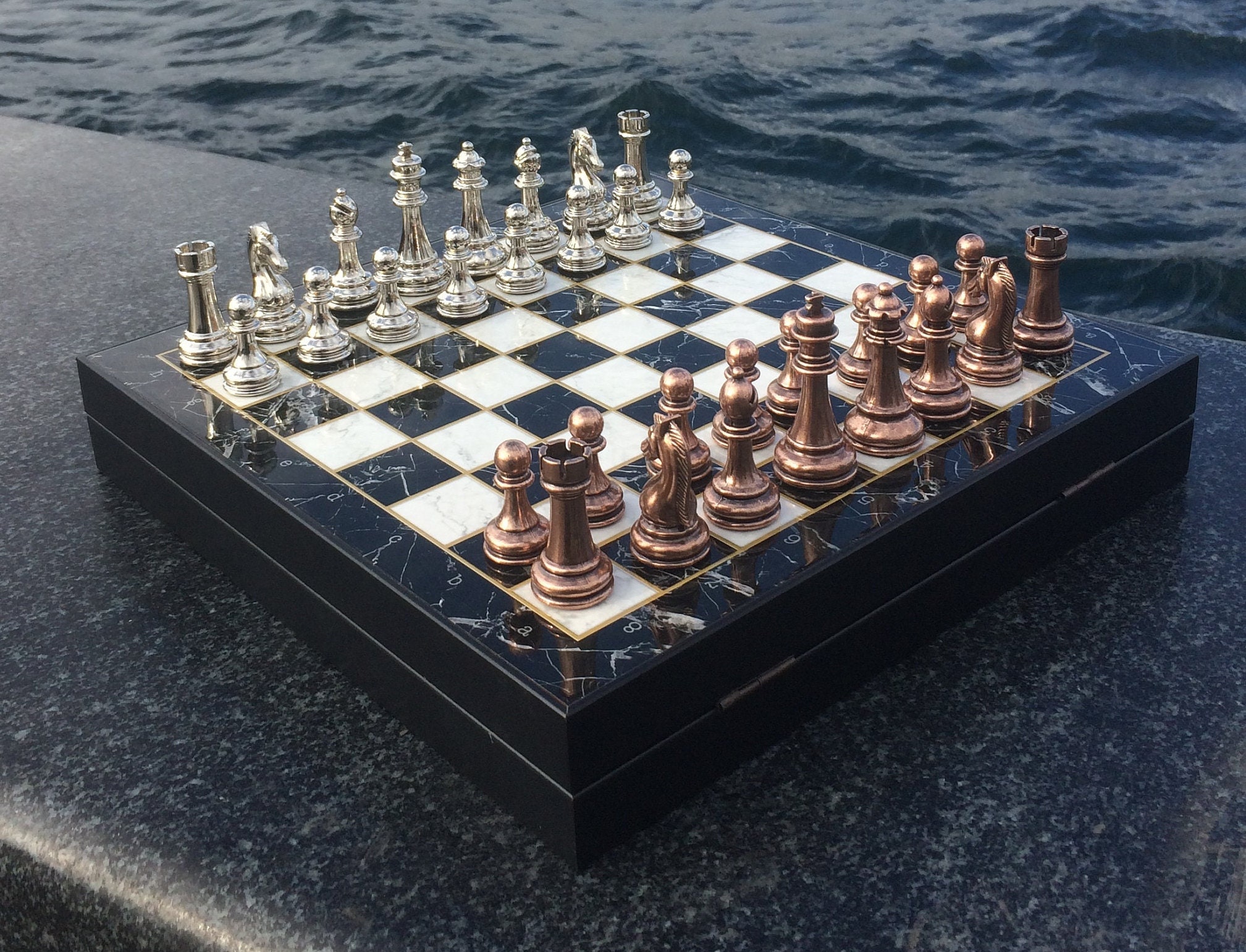 Unique Pattern Iron Chess Board High Quality With Wood And Metal Hot  Selling wooden chess board for Game Casual Puzzle Party
