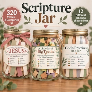 Könnte beinhalten: Drei Gläser mit goldenen Deckeln, gefüllt mit bunten Papierstreifen. Jedes Glas hat ein Etikett mit Text, darunter 'Scripture Jar', 'Open When You Need A Little Jesus', 'A Little Jar of Big Truths' und 'God's Promises in a Jar' mit verschiedenen Kategorien.