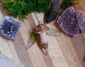 Clear Quartz Mushroom Necklace with Fairy Wings, fairy jewelry, elven jewelry, Fantasy Jewelery, Mushroom Pendant, brown mushroom