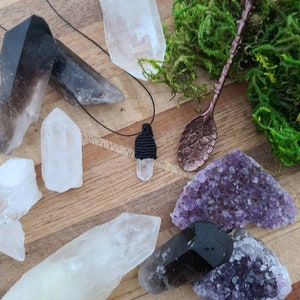 Delicate handmade clear quartz point macrame necklace, fairy jewelry, elven jewelry, hippie jewelry, macrame necklace,