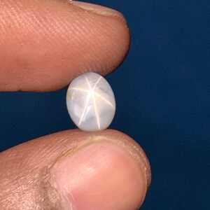 Szafir gwiaździsty: owalny luźny kamień szlachetny, Sri Lanka 1,80 karata, naturalny