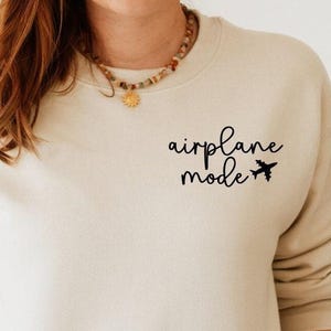 Airplane Mode Pocket Sweatshirt, Traveling Women Minimalist Sweatshirt, Adventure Sweatshirt, Vacay Mode Gift Sweatshirt,Holiday Sweatshirts afbeelding 1