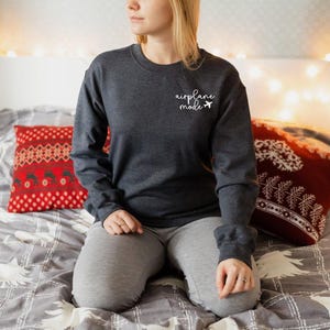 Airplane Mode Pocket Sweatshirt, Traveling Women Minimalist Sweatshirt, Adventure Sweatshirt, Vacay Mode Gift Sweatshirt,Holiday Sweatshirts afbeelding 2