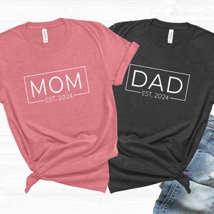 Mom and Dad Shirts, Pregnancy Announcement Shirts, Matching Family Shirt, Mom and Dad Est 2024 Shirt, Couple Shirt, Family Est Tee