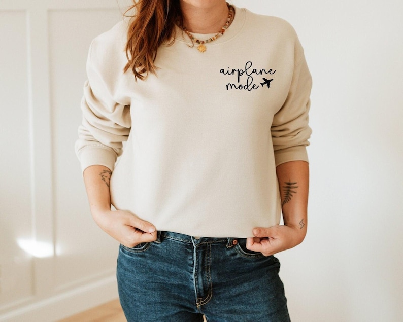 Airplane Mode Pocket Sweatshirt, Traveling Women Minimalist Sweatshirt, Adventure Sweatshirt, Vacay Mode Gift Sweatshirt,Holiday Sweatshirts afbeelding 1