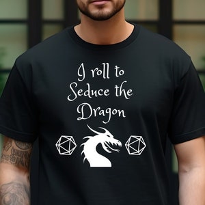 I Roll to Seduce the Dragon. D20. Critical Hit. Dnd. Funny t-shirt. Funny T Shirt. Fantasy. warrior. shirt. roll20.