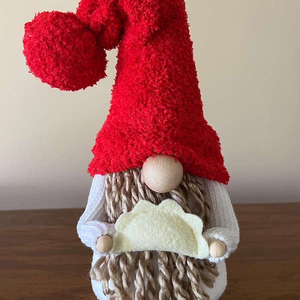 Polnischer Wichtel mit handgemachten Filzpierogi: Polen inspiriert