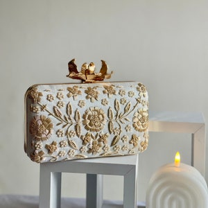 Hochzeit Braut formelle Clutch-Tasche in weißer Farbe Gold Floral Knopf | Auf Bestellung