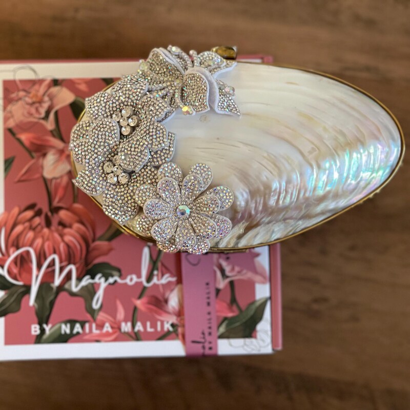 Fun Shells Structured Clutch main image 0