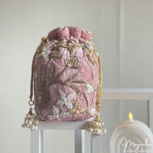 Elegante Potli Tasche aus Pink Samt mit Goldstickerei und Perlengriff - MADE TO ORDER