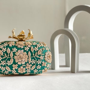 Grüne Blumen bestickte Clutch-Tasche | Handgefertigte Clutch Geldbörse | Geschenkideen für sie | Auf Lager