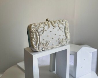 Pochette Sac à Main Argentée Ornée De Perles Brodées - Modèle Embellished, Neuf Avec Petits Défauts