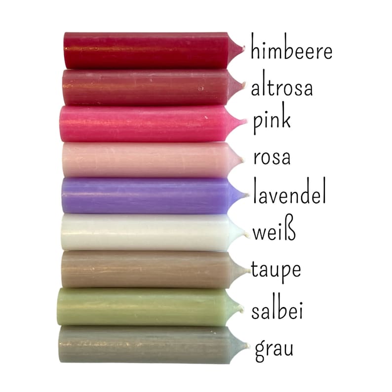 Peut inclure: Neuf bougies de diff&eacute;rentes couleurs, dont framboise, rose, lavande, blanc, taupe, sauge et gris. Les bougies sont &eacute;tiquet&eacute;es avec leurs noms de couleur en allemand&nbsp;: himbeere, altrosa, pink, rosa, lavendel, wei&szlig;, taupe, salbei et grau.
