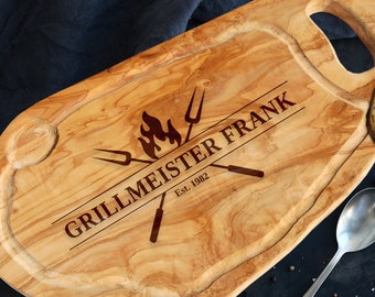 Tabla de carne hecha de madera de olivo con lengüeta de mango grabado láser GRILLMEISTER + NOMBRE - tabla de cortar personalizada parrilla de carne regalo de tabla de barbacoa