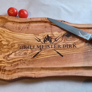 Tabla de tallar hecha de madera de olivo con grabado láser de ranura de jugo GRILLMEISTER NOMBRE tabla de cortar personalizada parrilla de carne regalo de barbacoa imagen 3