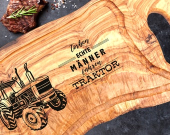 Tabla de servir hecha de madera de olivo con lengüeta de mango motivo grabado con láser TRAKTOR tabla de cortar personalizada tractor grill BBQ board regalo