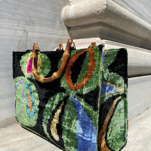 Velvet ikat tote bag, green handmade shopping bag, large ikat handmade bamboo tote bag, green silk velvet bag, uzbek boho bag bamboo handle