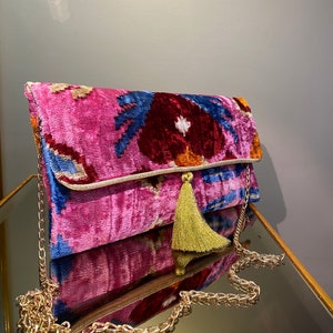 Bolso de mujer de terciopelo de seda ikat, bolso bohemio hecho a mano, clutch con estampado de corazón rosa, regalo de lujo para mujer, regalo para el día de la madre, bolsos ikat
