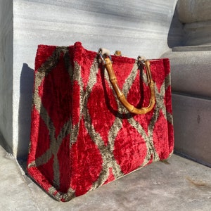 Velvet ikat tote bag, red handmade shopping bag, ikat handmade bamboo tote bag, red green silk velvet bag, uzbek boho bag bamboo handle