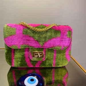 Coco-sac en velours ikat rose vert, sac à main d'embrayage de sac à bandoulière boho en tissu tissé à la main à la main, sac cadeau de style bohème pour femme, sac