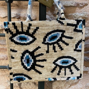 Ikat-draagtas boze oog, witte ikat-draagtas boze oog - handgemaakte zijdefluwelen canvas tas met rits en zakken, nazar Ottoman tas, blauw oog