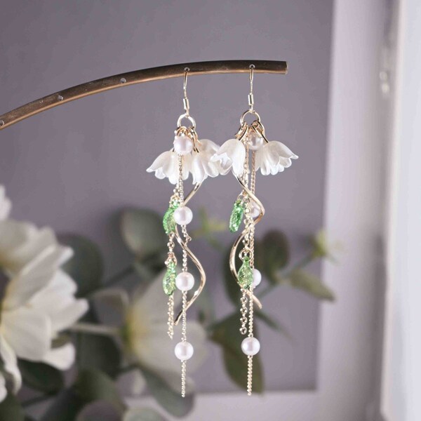 Boucles d'oreilles muguet, boucles d'oreilles fleurs en résine, boucles d'oreilles longues de mariée, cadeau de demoiselle d'honneur