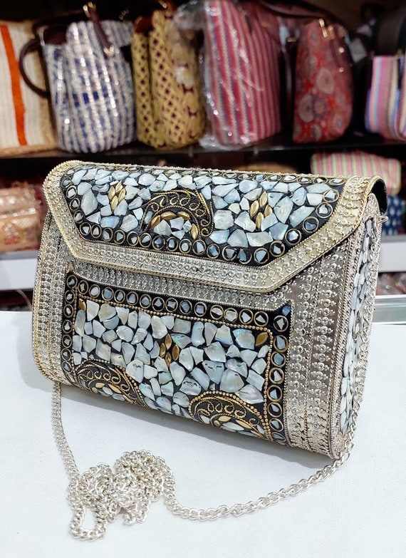 Crochet Tapestry Metal Frame Sling Bag / Cross Body Bag / Shoulder Bag  【Zig-Zag】 | Crochet bags purses, Crochet sling bag, Tapestry bag