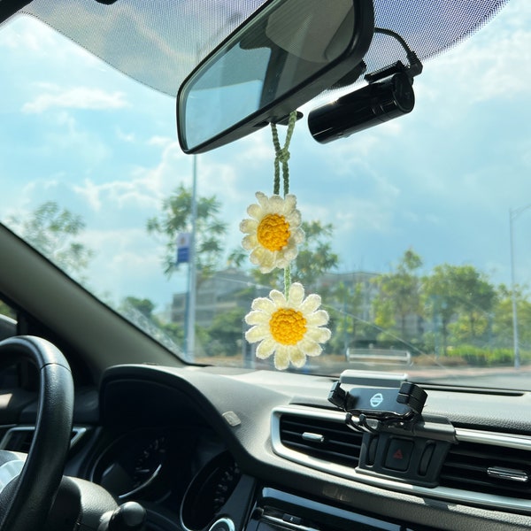 Suspension de voiture de marguerite au crochet, plantes de voiture de fleur de camomille, accessoires d'ornement de rétroviseur, décor de voiture pour les femmes