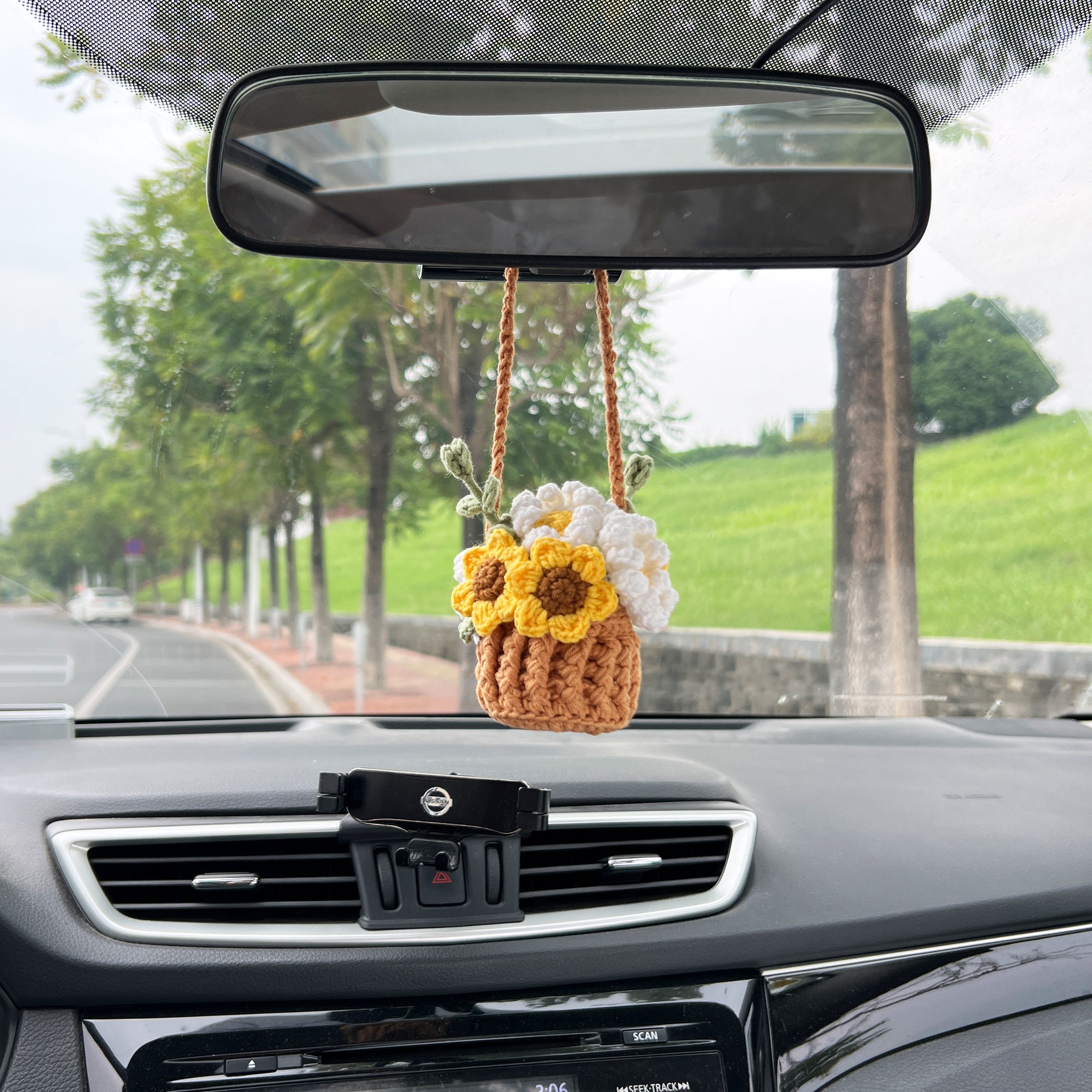 Crochet Flowers Car Hanging, Car Plant, Crochet Daisy, Cute Flower Car  Accessories Decor Teens Interior Rear View Mirror Hanging Charm 