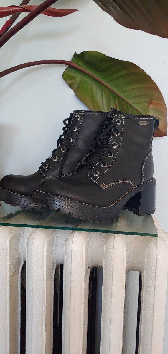 90s chunky platform boots