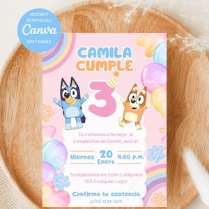 Puede incluir: Una invitación de cumpleaños rosa con el texto "CAMILA CUMPLE 3". La invitación presenta personajes de dibujos animados, globos y un diseño de arcoíris. El texto incluye la fecha, hora y lugar de la fiesta.