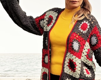 Hand Gehäkelte Grandma Square Strickjacke: Vintage Patchwork Pullover