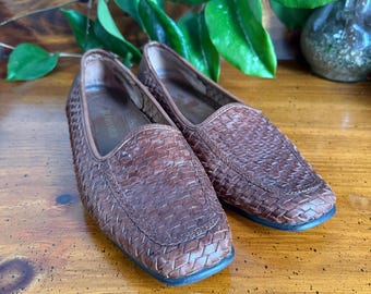 Vintage St Johns Bay Woven Leather Loafers Brown Leather Slip On Flats Womens Size 7.5 Moccasin Style Shoes 90s Minimalist Cottagecore