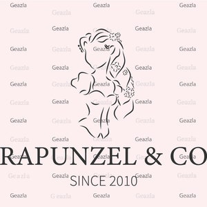 以下が含まれることがあります： 髪の長い女性が花を頭につけた白黒の線画。下に「RAPUNZEL & CO SINCE 2010」の文字がある。