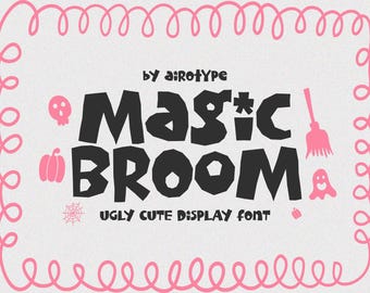 以下が含まれることがあります： 太い黒のフォントでMAGIC BROOMと書かれたデジタルグラフィック。小さな黒い文字でby airotypeとUGLY CUTE DISPLAY FONTと記載されている。ドクロ、カボチャ、クモの巣、ほうき、幽霊のピンク色のアイコンがテキストを囲んでいる。