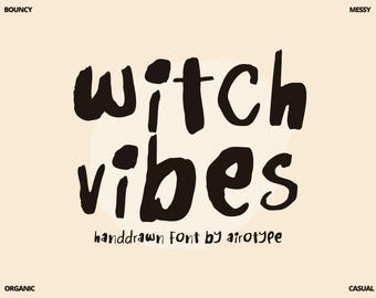 以下が含まれることがあります： 太字の手書き風スタイルで「witch vibes」という黒いテキストが書かれたデジタルグラフィック。小さな文字で「handdrawn font by airotype」と記されている。四隅にはクリーム色の背景に「bouncy」「messy」「organic」「casual」という単語が配置されている。