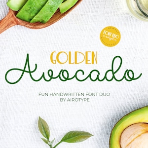 Può includere: Un design grafico verde e giallo con il testo "GOLDEN Avocado" in un font di scrittura a mano. Il testo è su uno sfondo bianco con metà avocado e foglie.